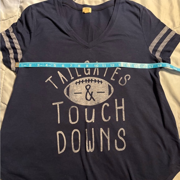 T-Shirt - Picture 5 of 7